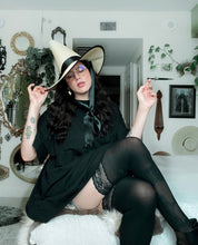 Load image into Gallery viewer, Model @ladyepi